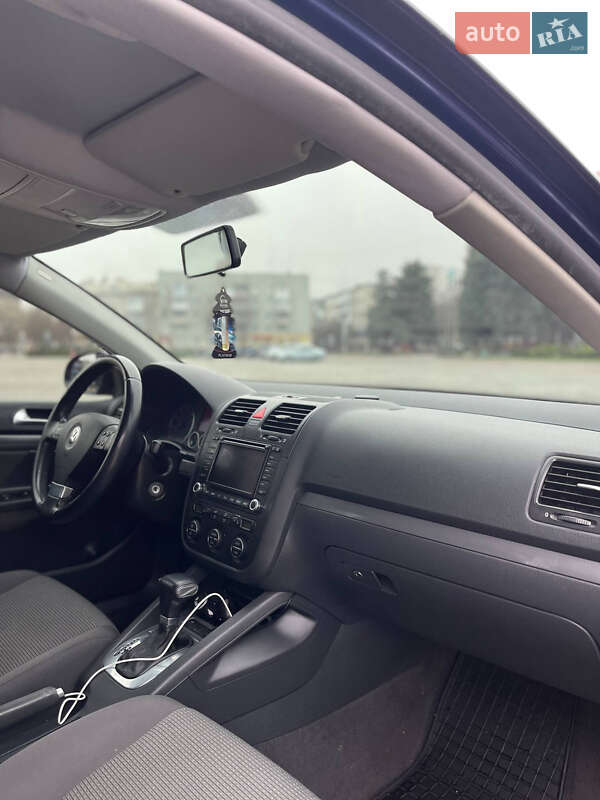 Седан Volkswagen Jetta 2006 в Кременчуці