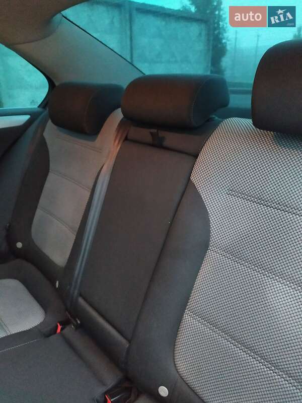 Седан Volkswagen Jetta 2013 в Тараще фото 46 Седан Volkswagen Jetta 2013 в Тараще