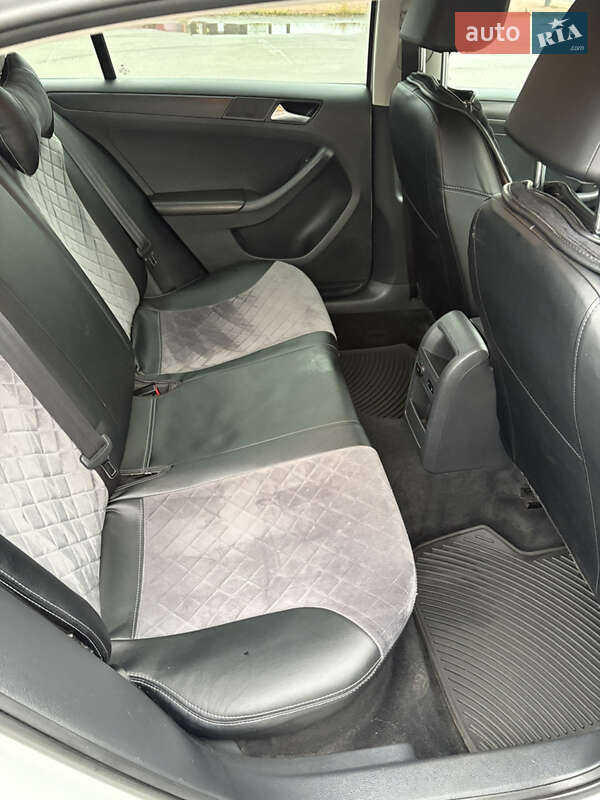 Седан Volkswagen Jetta 2014 в Харькове