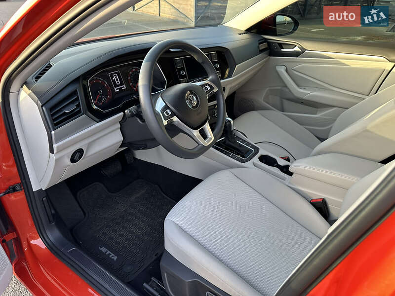 Седан Volkswagen Jetta 2019 в Киеве