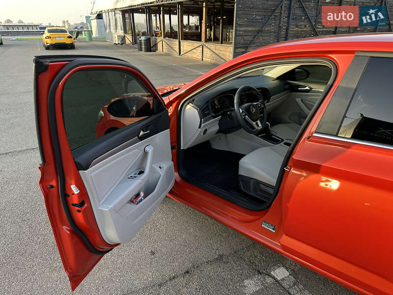 Седан Volkswagen Jetta 2019 в Киеве