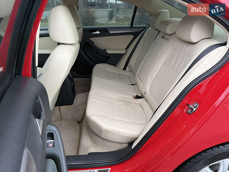 Седан Volkswagen Jetta 2013 в Киеве фото 35 Седан Volkswagen Jetta 2013 в Киеве