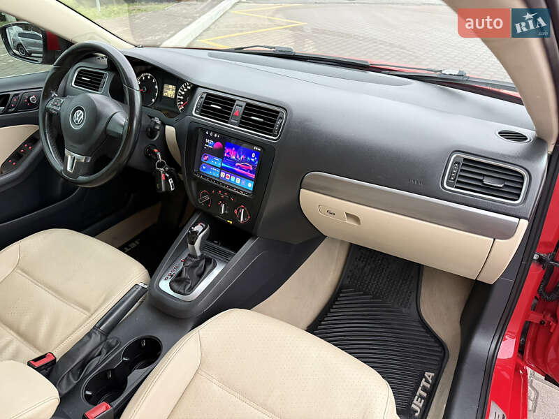 Седан Volkswagen Jetta 2013 в Киеве фото 36 Седан Volkswagen Jetta 2013 в Киеве