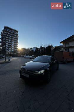 Седан Volkswagen Jetta 2014 в Львові