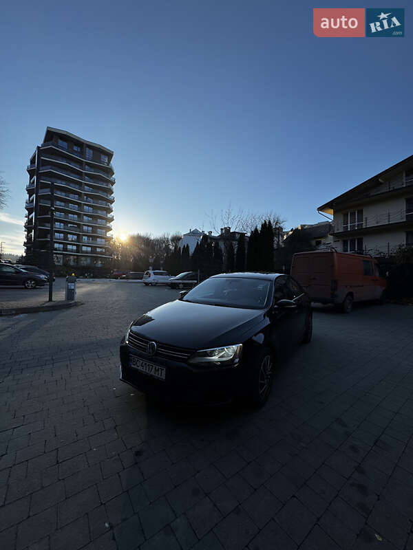 Седан Volkswagen Jetta 2014 в Львове