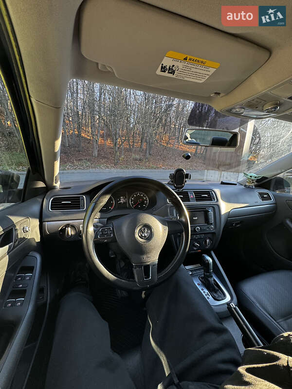 Седан Volkswagen Jetta 2014 в Львове