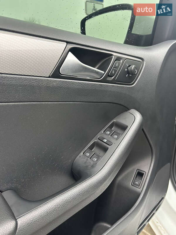 Седан Volkswagen Jetta 2017 в Кропивницькому фото 8 Седан Volkswagen Jetta 2017 в Кропивницькому