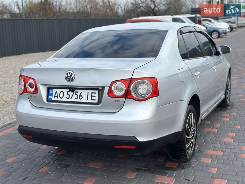Седан Volkswagen Jetta 2010 в Берегово