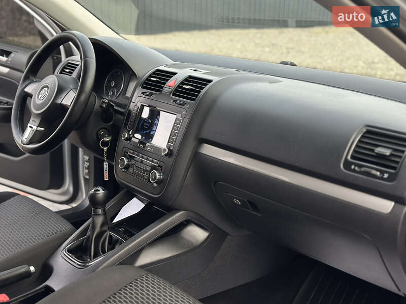 Седан Volkswagen Jetta 2010 в Берегово