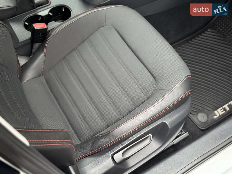 Седан Volkswagen Jetta 2015 в Киеве фото 12 Седан Volkswagen Jetta 2015 в Киеве