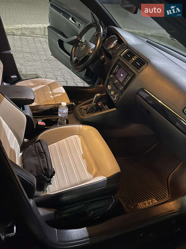 Седан Volkswagen Jetta 2015 в Києві
