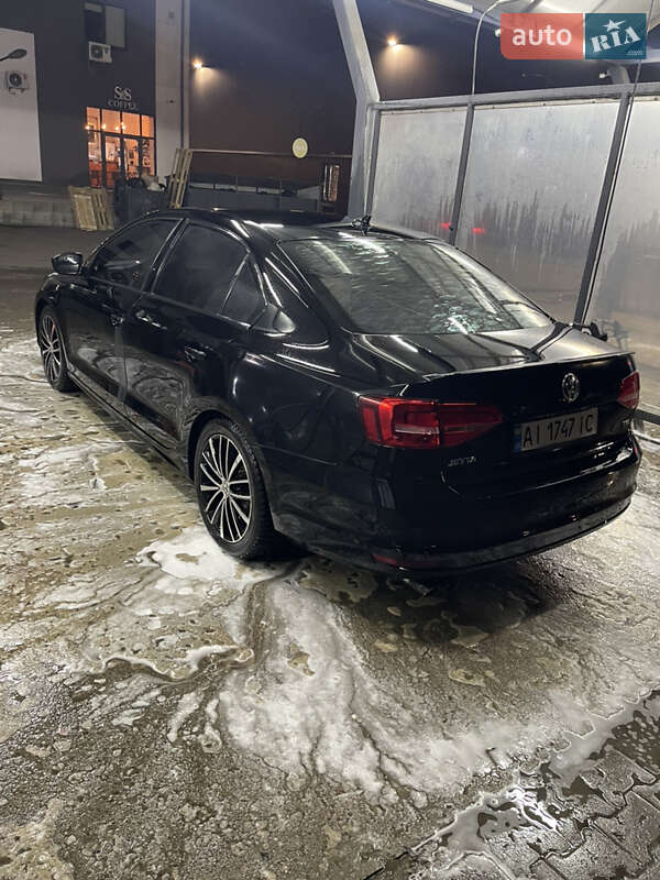 Седан Volkswagen Jetta 2015 в Києві