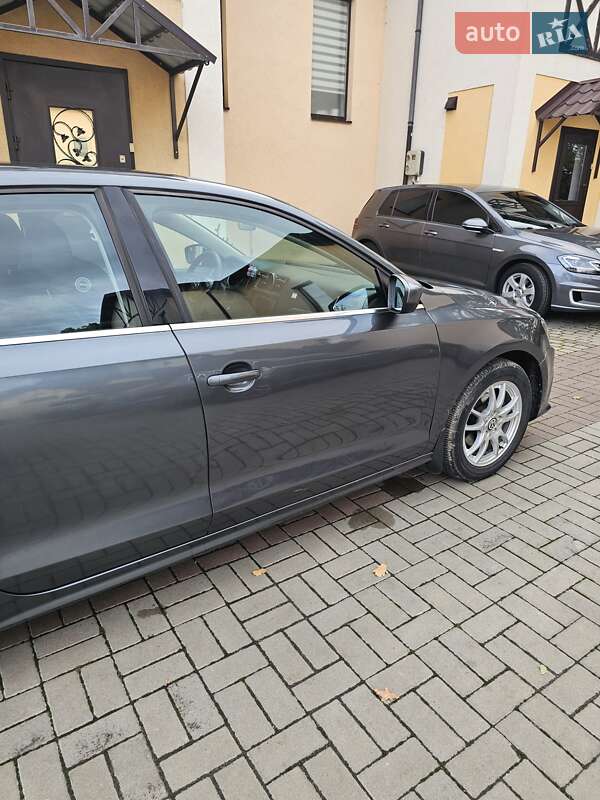 Седан Volkswagen Jetta 2016 в Черкассах