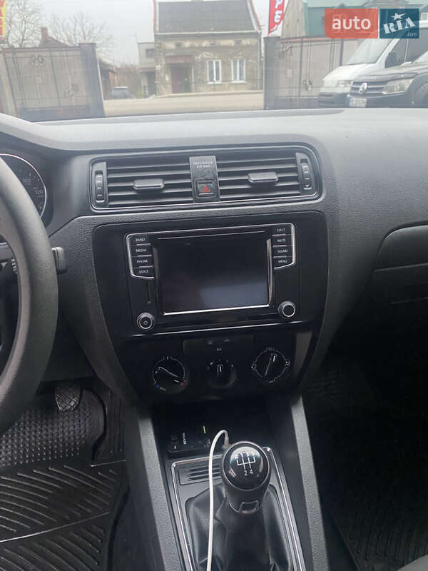 Седан Volkswagen Jetta 2015 в Городку