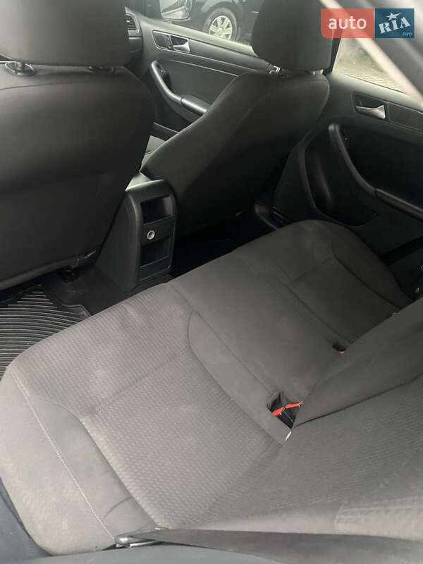 Седан Volkswagen Jetta 2015 в Городку