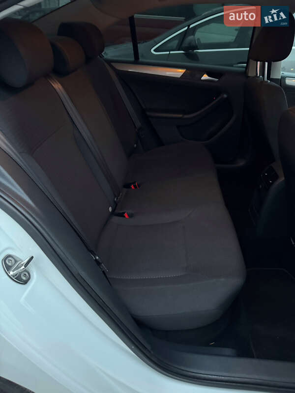 Седан Volkswagen Jetta 2016 в Львове