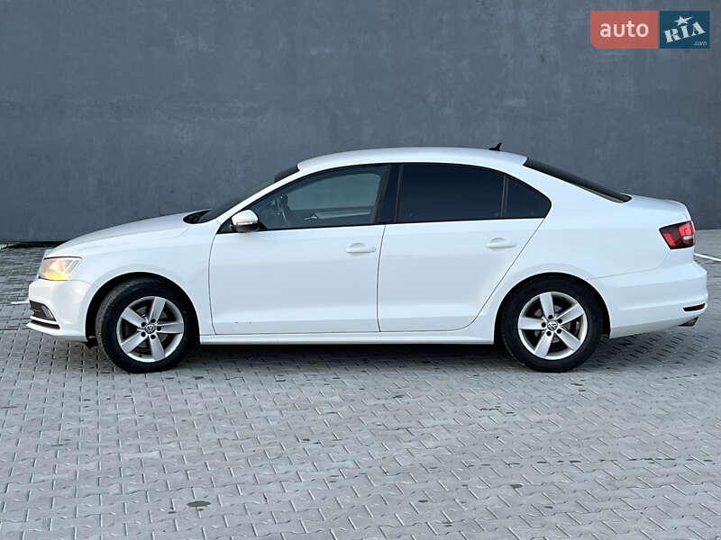 Седан Volkswagen Jetta 2016 в Львові
