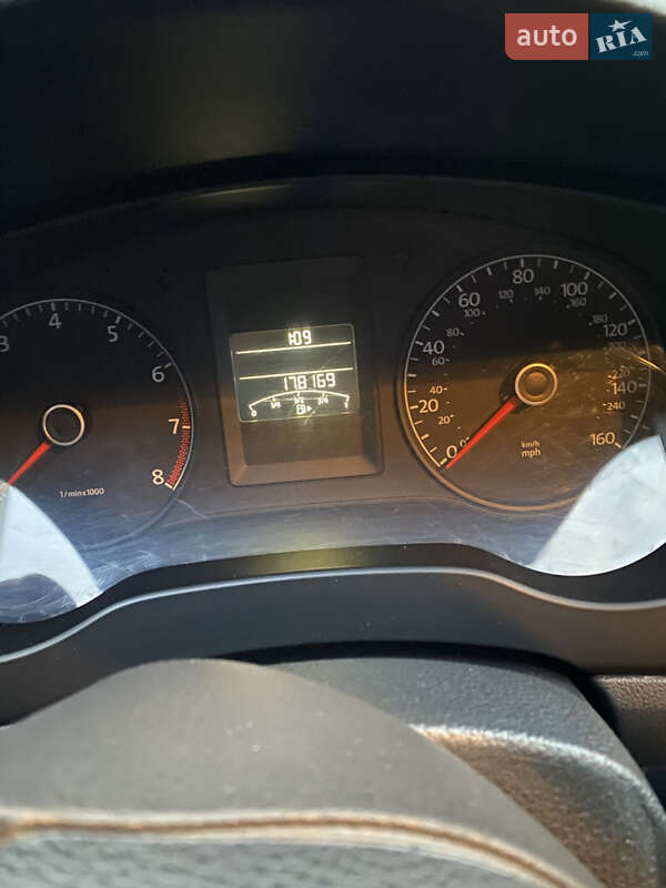 Седан Volkswagen Jetta 2014 в Дніпрі