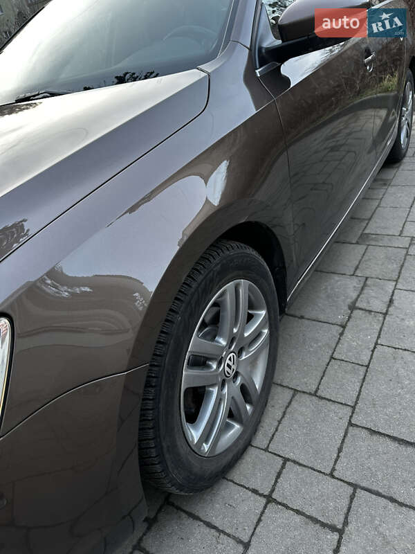 Седан Volkswagen Jetta 2011 в Львове