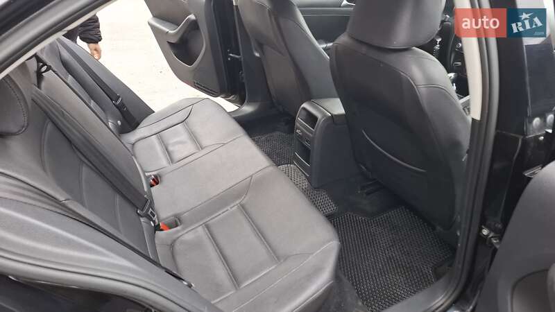 Седан Volkswagen Jetta 2012 в Харкові