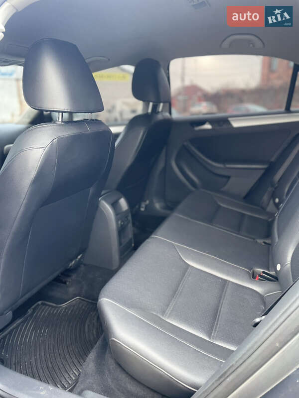 Седан Volkswagen Jetta 2014 в Запоріжжі