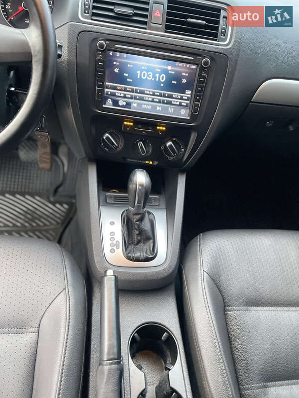 Седан Volkswagen Jetta 2014 в Запоріжжі