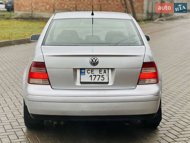 Седан Volkswagen Jetta 2004 в Чернівцях