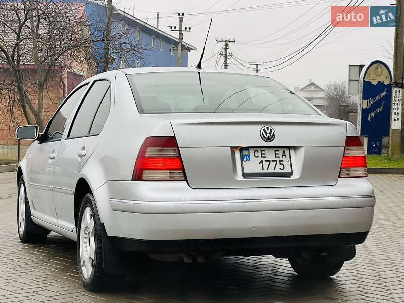 Седан Volkswagen Jetta 2004 в Чернівцях