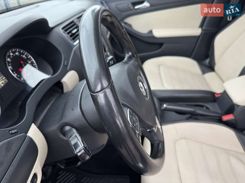 Седан Volkswagen Jetta 2012 в Києві