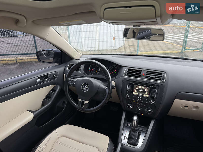 Седан Volkswagen Jetta 2012 в Києві
