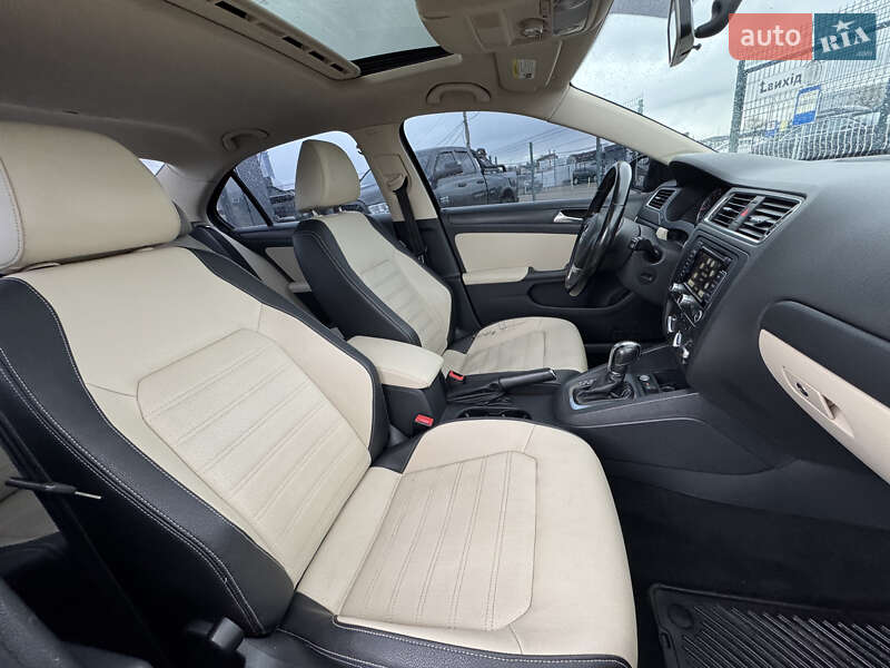 Седан Volkswagen Jetta 2012 в Києві