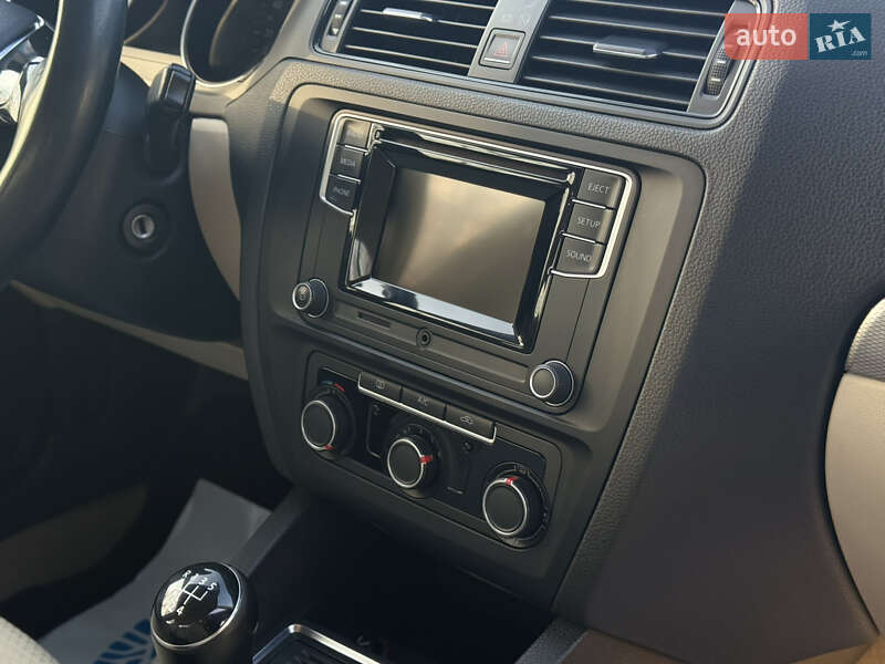 Седан Volkswagen Jetta 2016 в Івано-Франківську