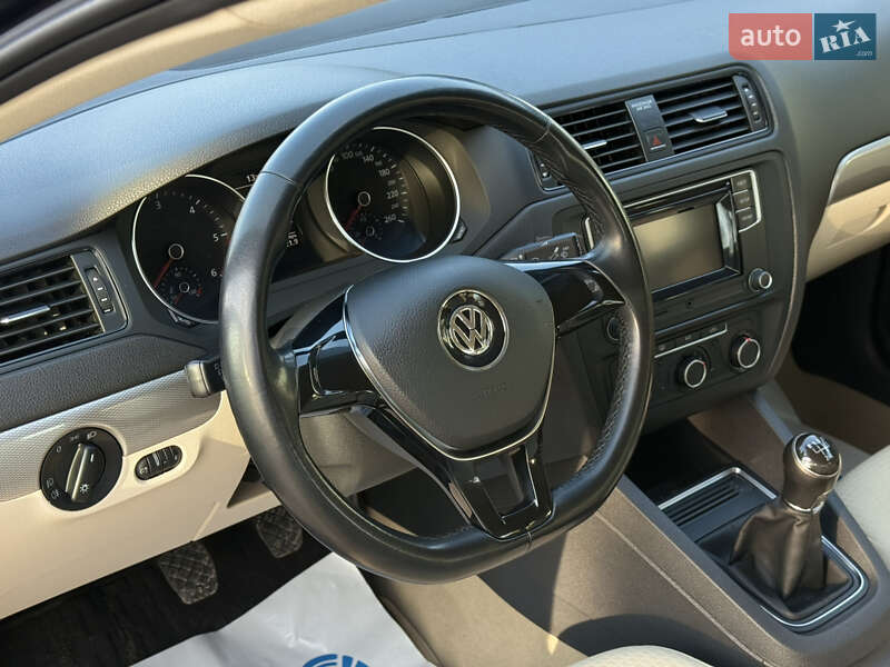 Седан Volkswagen Jetta 2016 в Івано-Франківську