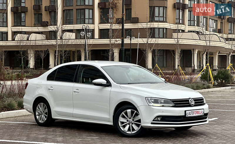 Седан Volkswagen Jetta 2016 в Киеве