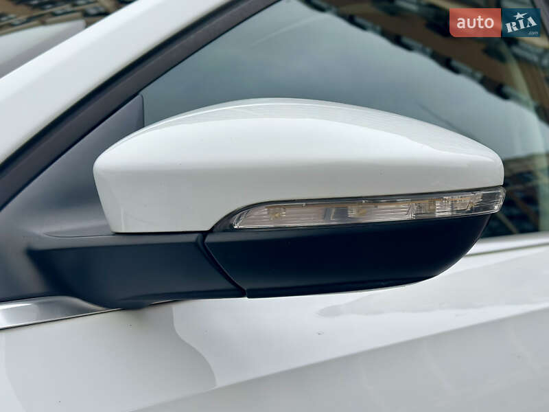 Седан Volkswagen Jetta 2016 в Киеве