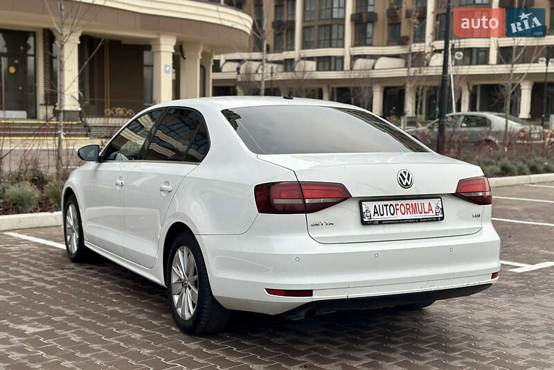 Седан Volkswagen Jetta 2016 в Киеве