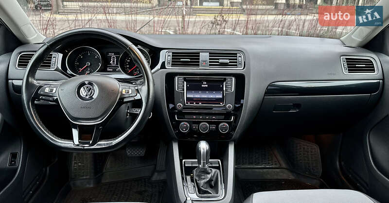 Седан Volkswagen Jetta 2016 в Киеве