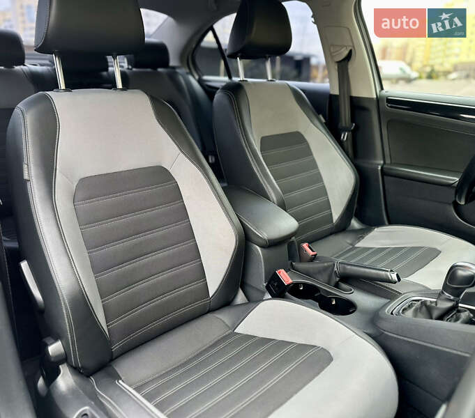 Седан Volkswagen Jetta 2016 в Киеве