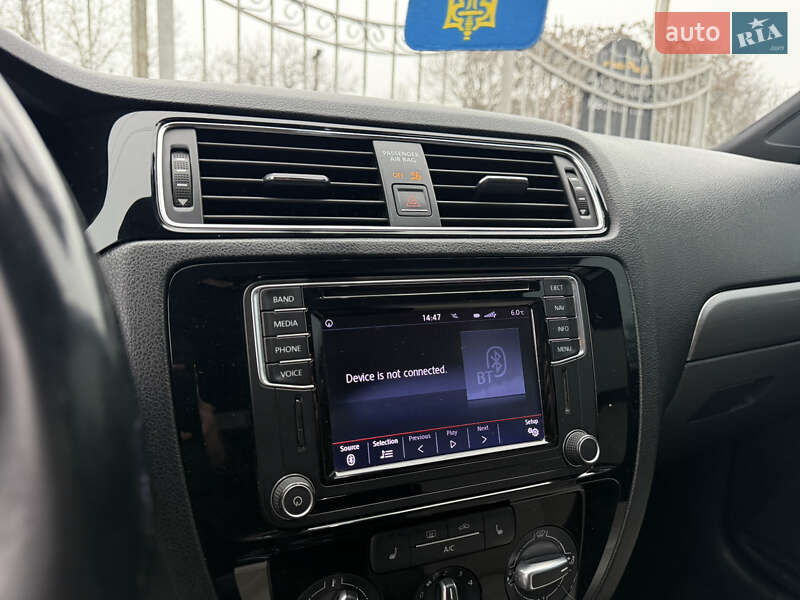 Седан Volkswagen Jetta 2016 в Одесі