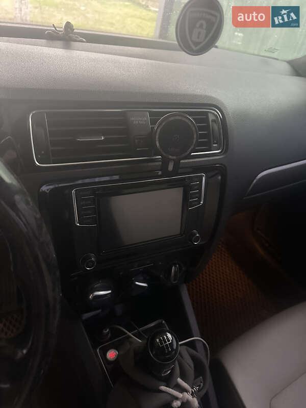 Седан Volkswagen Jetta 2016 в Днепре