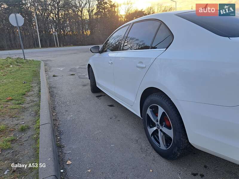 Седан Volkswagen Jetta 2015 в Вінниці