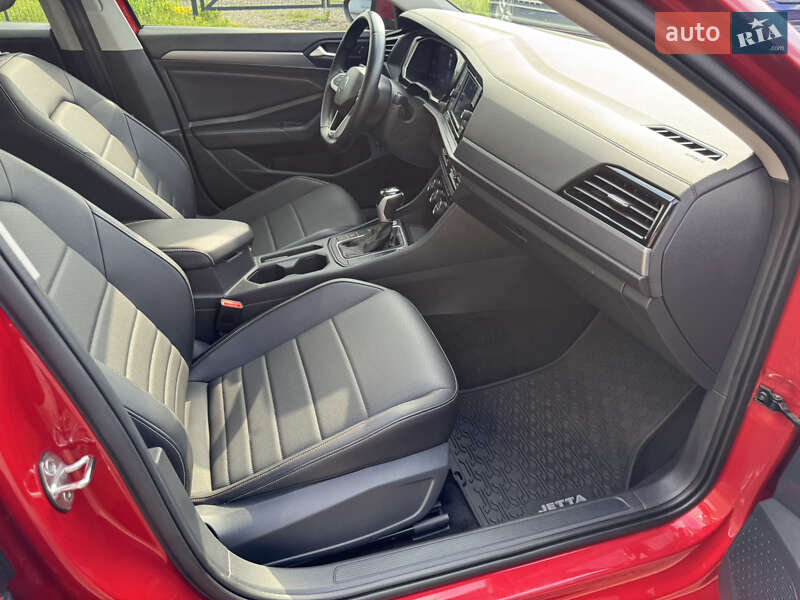 Седан Volkswagen Jetta 2022 в Луцьку