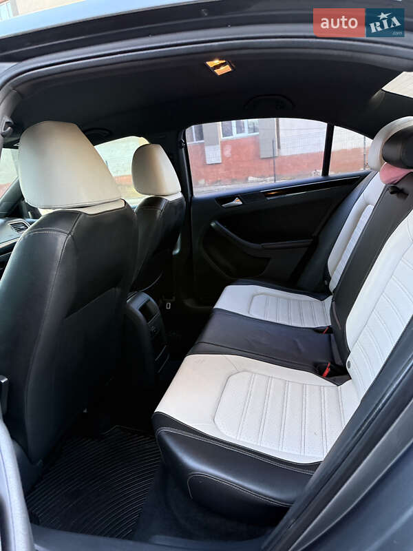Седан Volkswagen Jetta 2015 в Києві фото 6 Седан Volkswagen Jetta 2015 в Києві