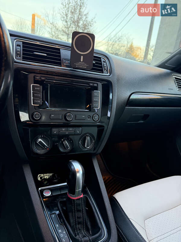 Седан Volkswagen Jetta 2015 в Києві фото 9 Седан Volkswagen Jetta 2015 в Києві