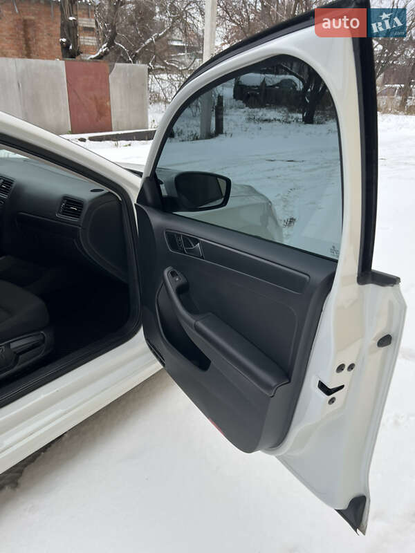 Седан Volkswagen Jetta 2016 в Харкові