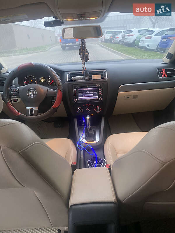 Седан Volkswagen Jetta 2013 в Тячеве