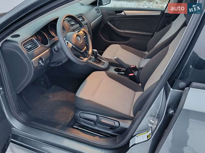 Седан Volkswagen Jetta 2017 в Львове