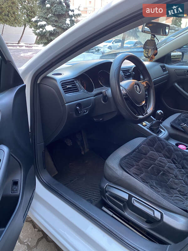 Седан Volkswagen Jetta 2015 в Києві фото 10 Седан Volkswagen Jetta 2015 в Києві