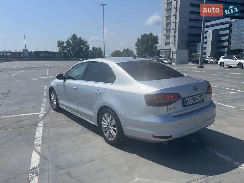 Седан Volkswagen Jetta 2016 в Києві