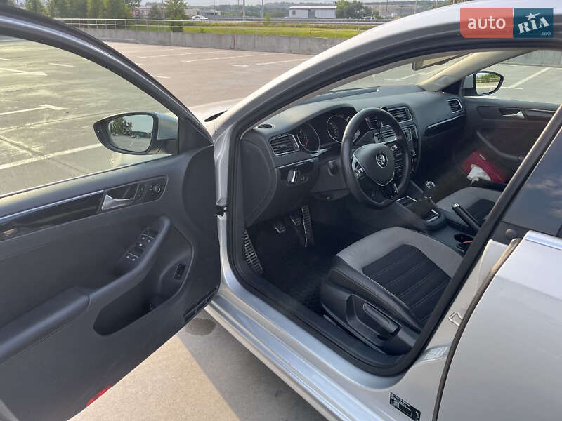 Седан Volkswagen Jetta 2016 в Києві